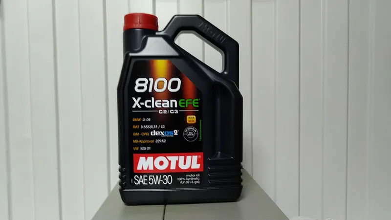 Изображение Масло моторное MOTUL 8100 X-CLEAN EFE 5W-30 4л 109171 Масло моторное MOTUL 8100 X-CLEAN EFE 5W-30 4л 109171